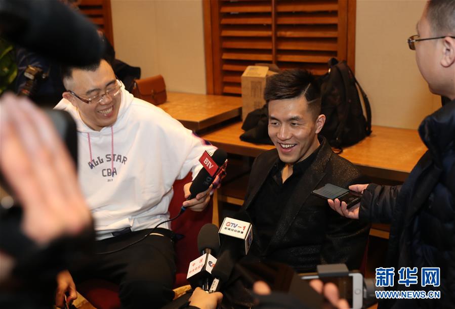 反而在对抗