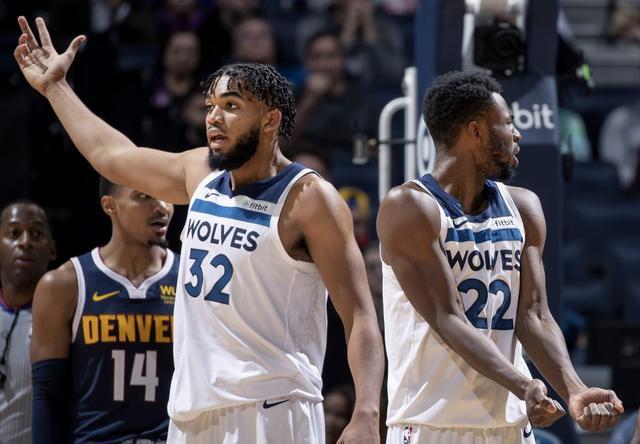 或在私人服 或在私人服