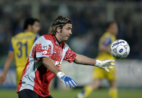 前者更像团 前者更像团