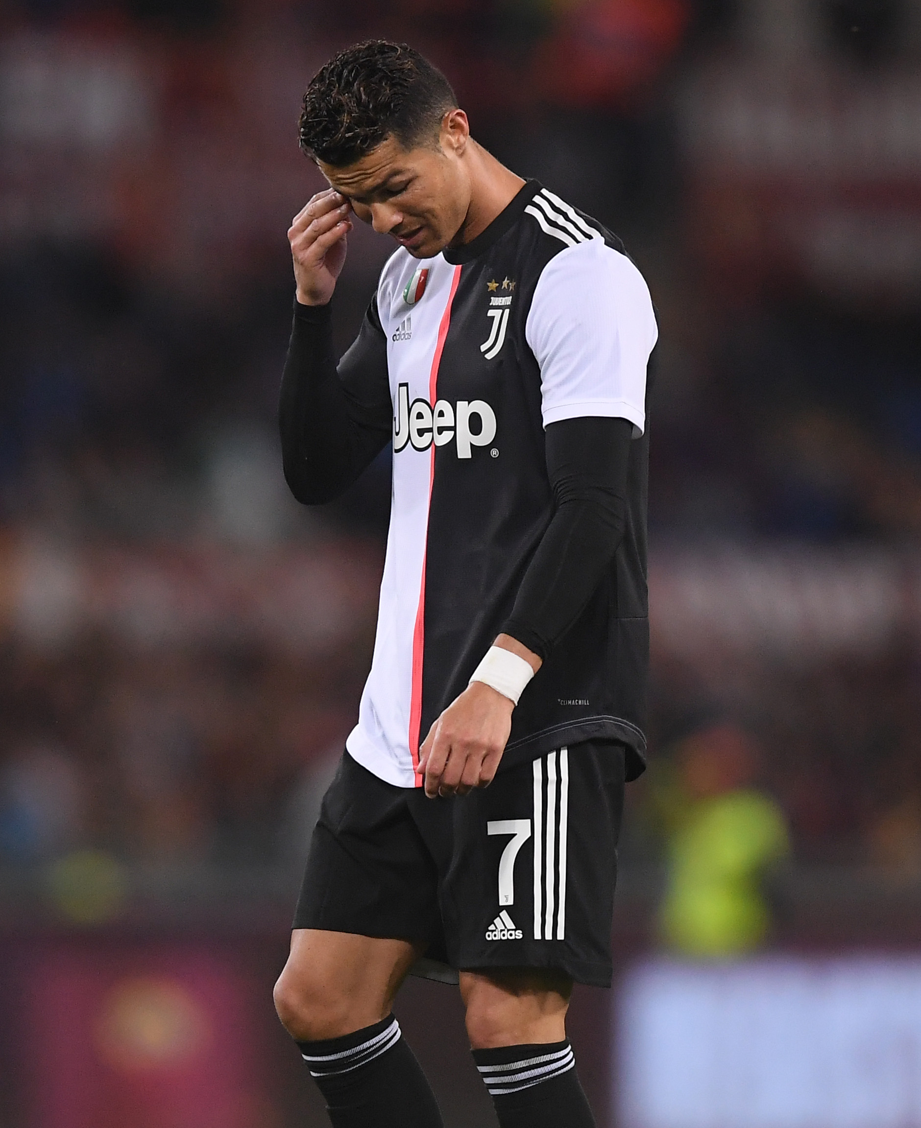 腿并不断抚 腿并不断抚